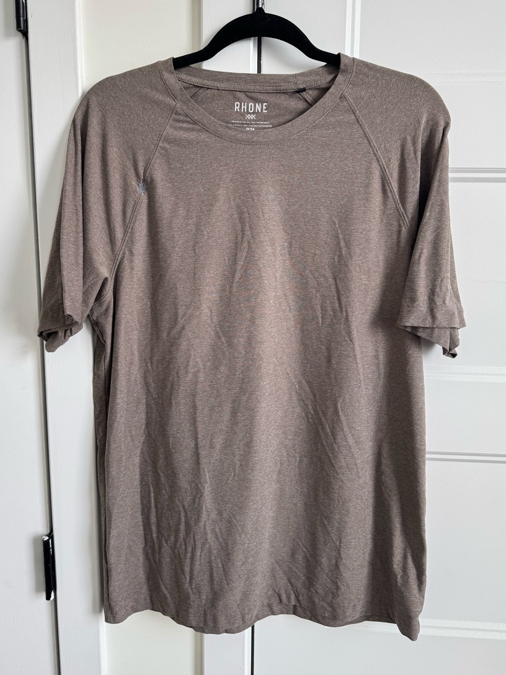 Rhone Reign Short Sleeve 2021 Men’s Performance Tee in Heathered Brown